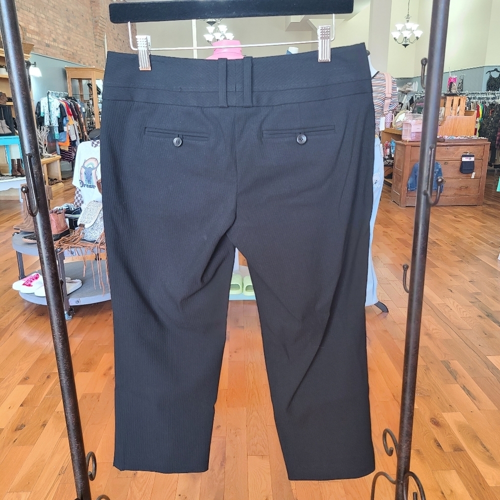 The Limited Exact Stretch Black Pinstripe Cropped Pants Size 4 - Picture 3 of 5